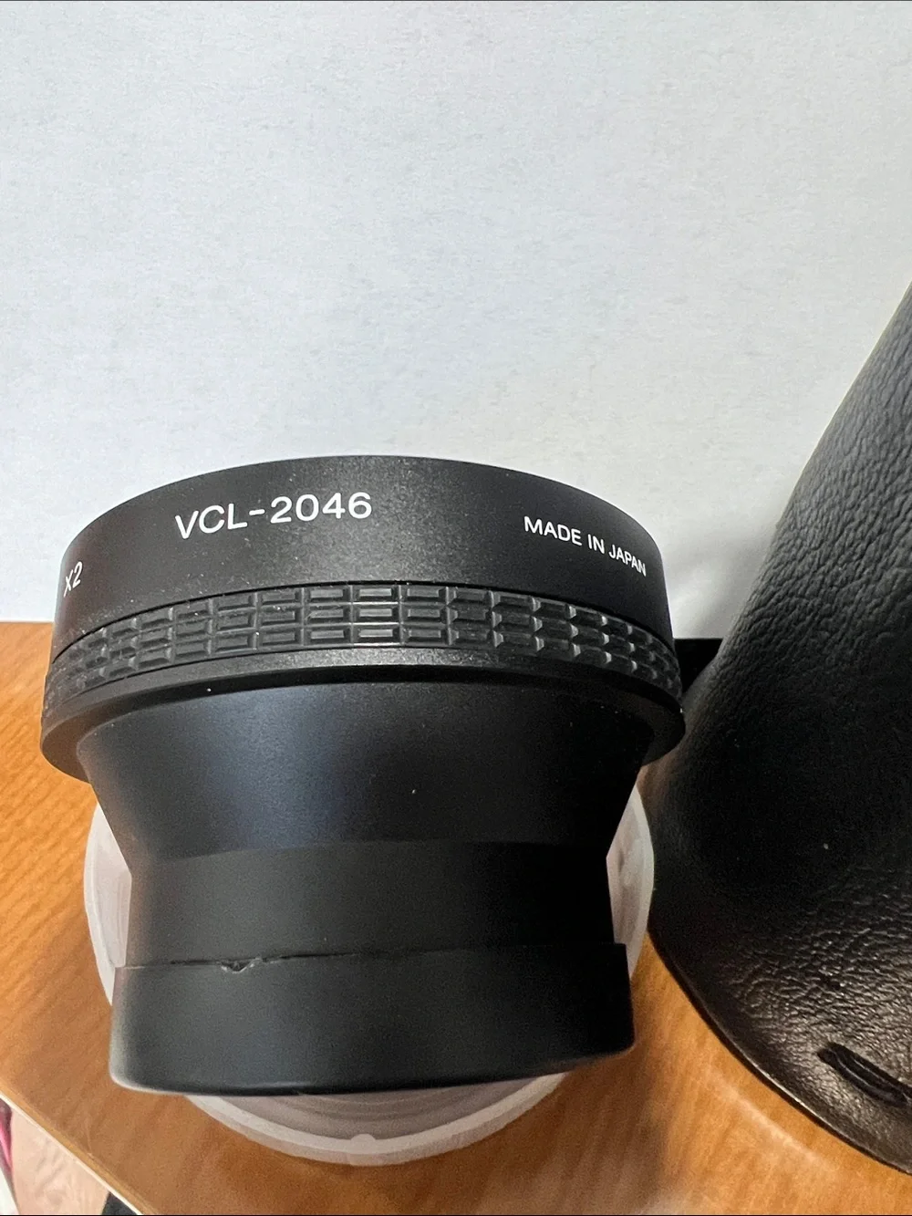 Sony Black Lens VCL-2046 with Black Leather Pouch (Red Interior)
